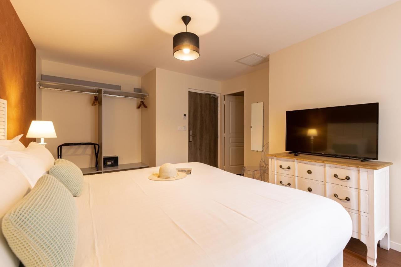 Hotel-Restaurant Des Augustins แซงต์-ซีเพรียง ภายนอก รูปภาพ