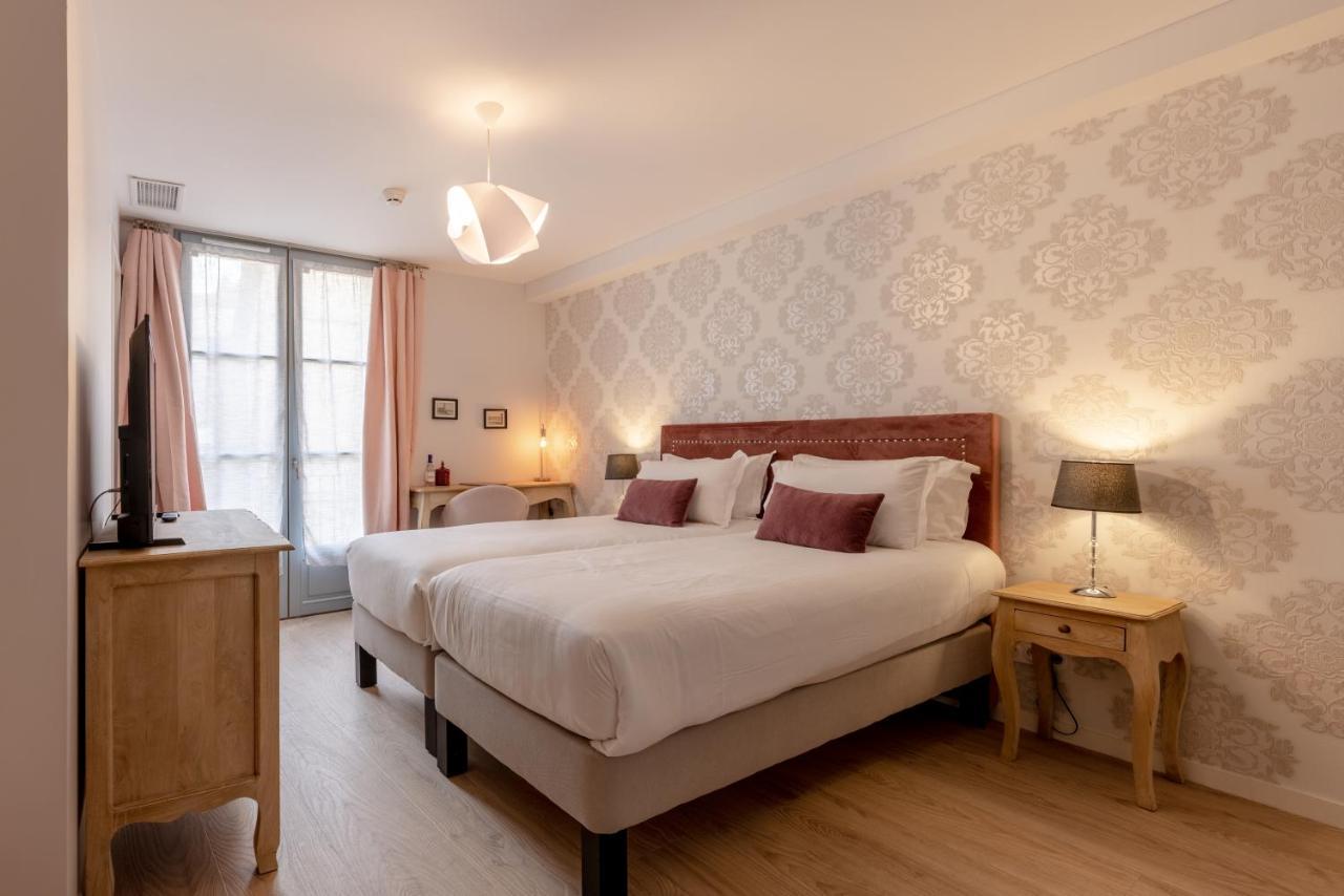 Hotel-Restaurant Des Augustins แซงต์-ซีเพรียง ภายนอก รูปภาพ