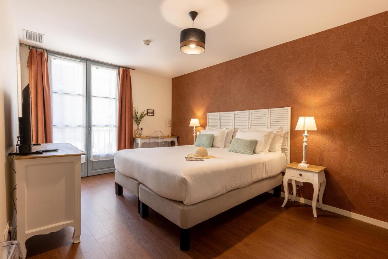 Hotel-Restaurant Des Augustins แซงต์-ซีเพรียง ภายนอก รูปภาพ