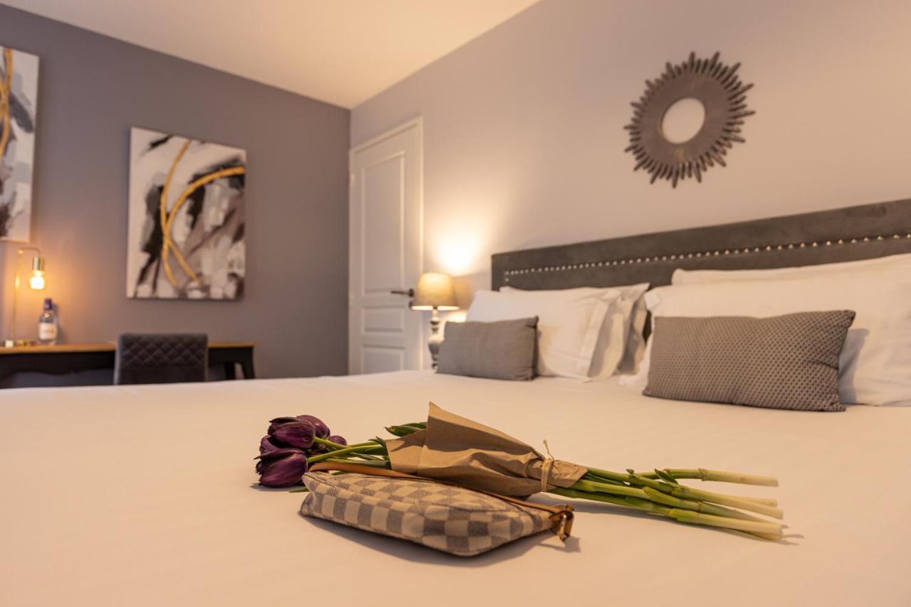 Hotel-Restaurant Des Augustins แซงต์-ซีเพรียง ภายนอก รูปภาพ