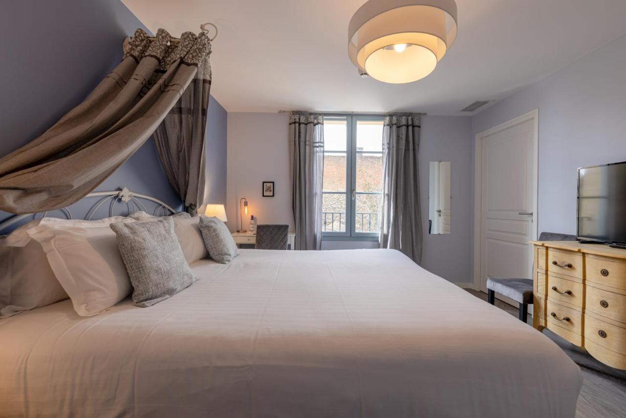 Hotel-Restaurant Des Augustins แซงต์-ซีเพรียง ภายนอก รูปภาพ