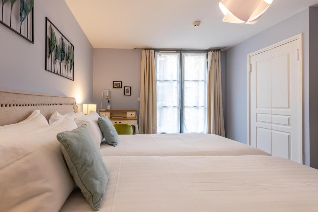 Hotel-Restaurant Des Augustins แซงต์-ซีเพรียง ภายนอก รูปภาพ