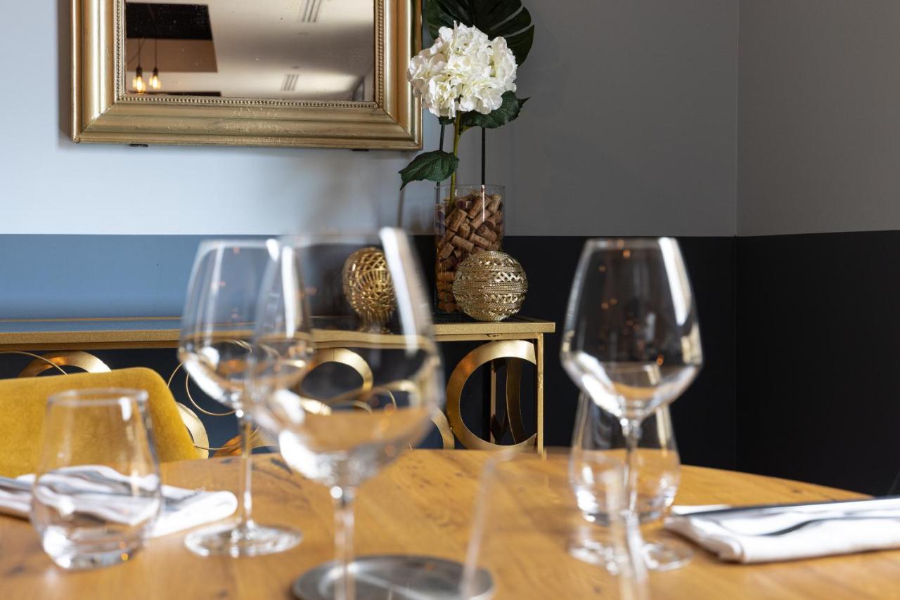 Hotel-Restaurant Des Augustins แซงต์-ซีเพรียง ภายนอก รูปภาพ