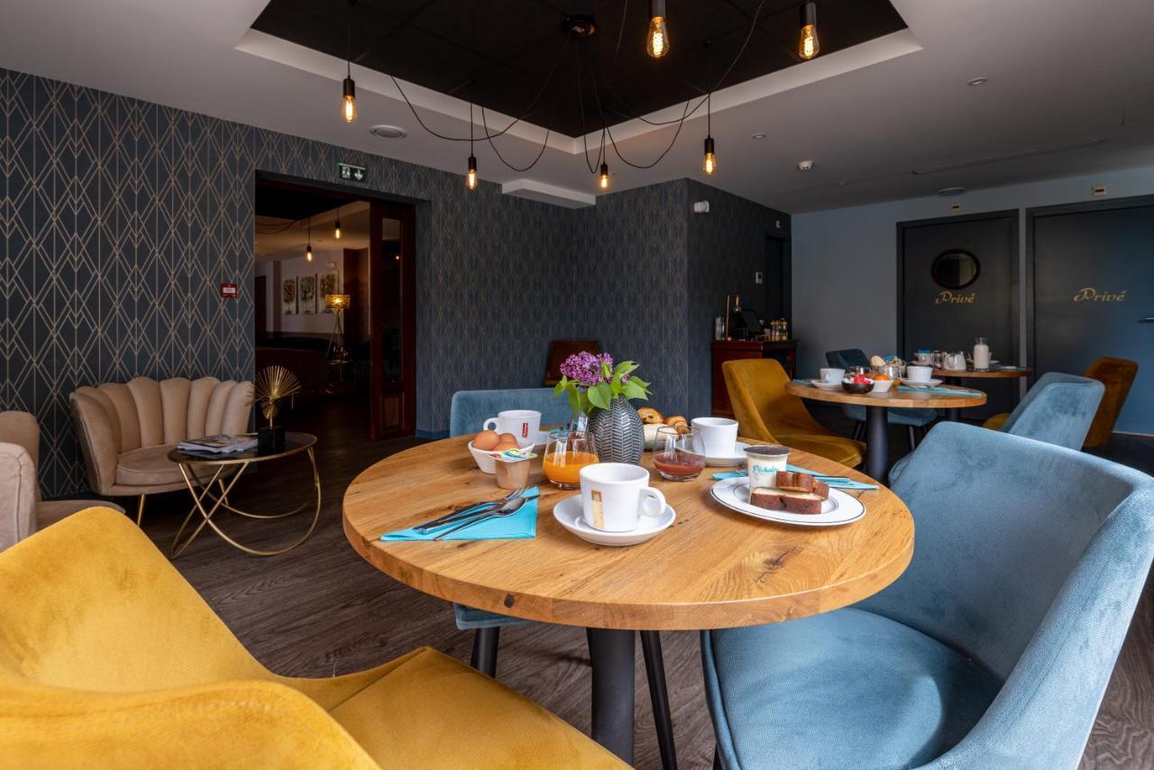 Hotel-Restaurant Des Augustins แซงต์-ซีเพรียง ภายนอก รูปภาพ