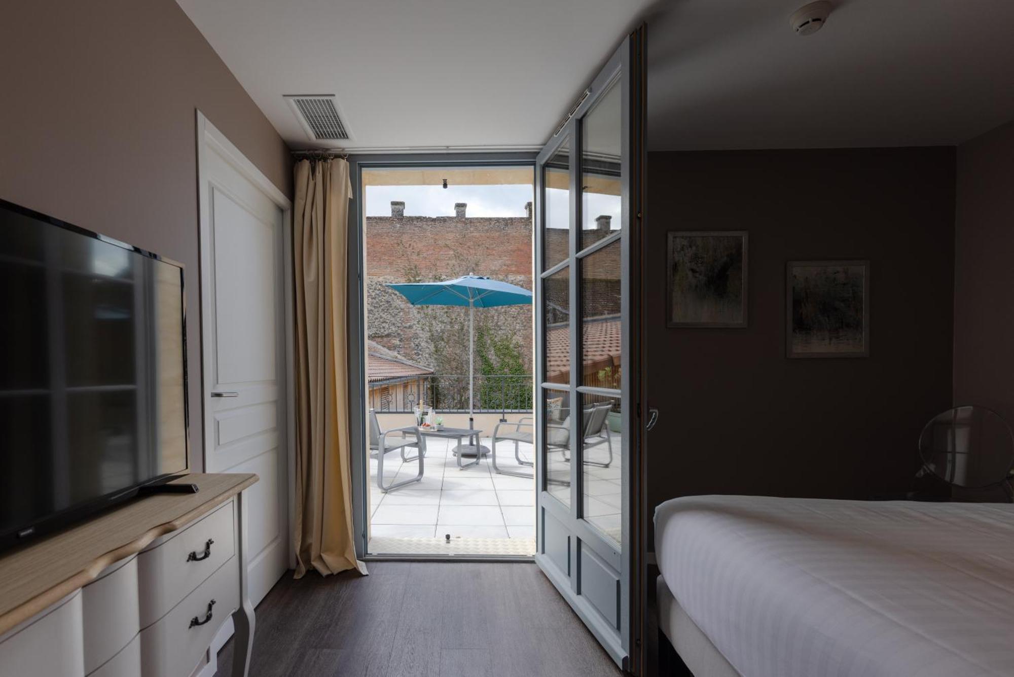 Hotel-Restaurant Des Augustins แซงต์-ซีเพรียง ภายนอก รูปภาพ