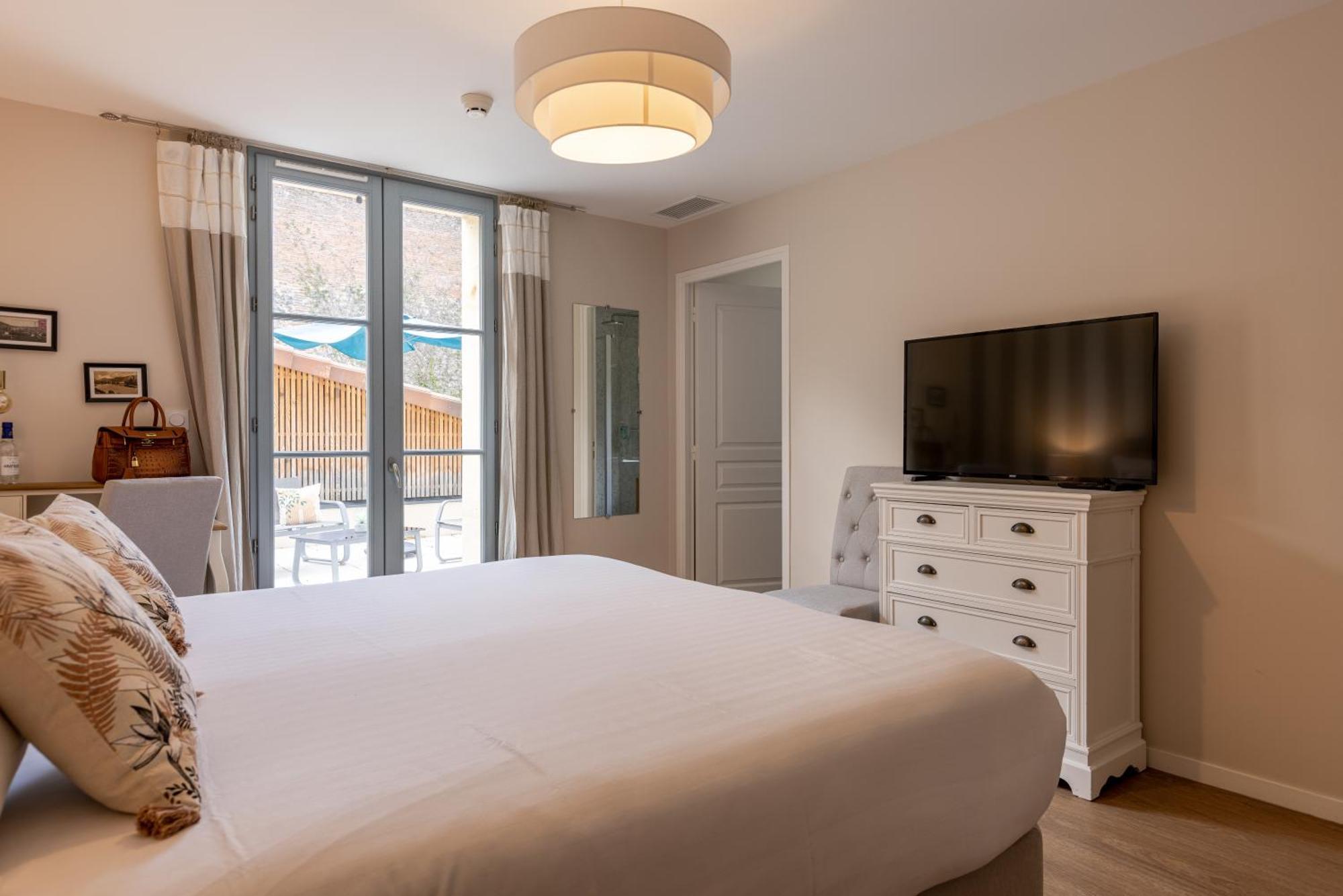 Hotel-Restaurant Des Augustins แซงต์-ซีเพรียง ภายนอก รูปภาพ